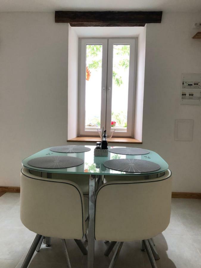 The Walnut Tree Gite Le Dorat Extérieur photo
